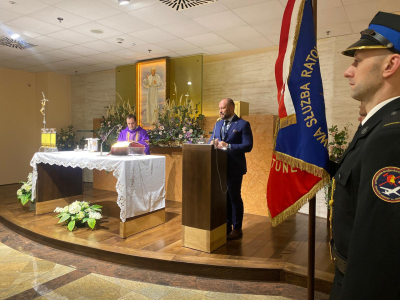 Rekordowy listopad i 30 lat kaplicy na krakowskim lotnisku