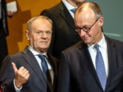 Pomysł Tuska ws. zadośćuczynień za niemieckie zbrodnie. Prawica grzmi