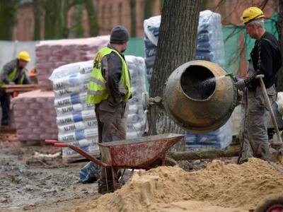 Nowe zasady zatrudniania cudzoziemców. Wzrost opłat i ban na Gruzinów