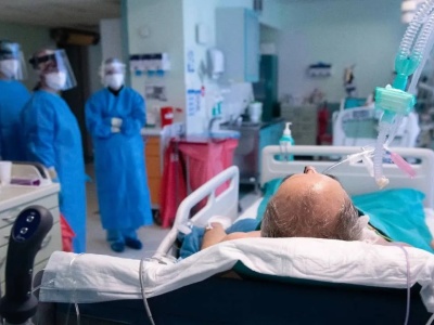 Gigantyczne cięcia w wydatkach na pacjentów, resort chwali się... posiłkami w szpitalach. 