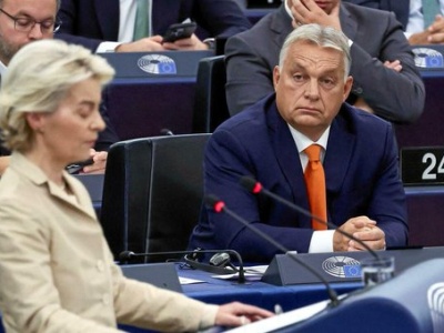 „Polityka symboliczna” kontra pragmatyzm: kosztowny teatr decyzji