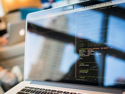 Sztuczna inteligencja napędza rekordowe inwestycje w IT