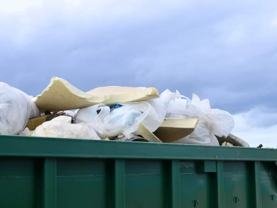 80 ton śmieci w jeziorze. Wolontariusze zareagowali błyskawicznie