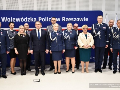 Odznaczenia dla funkcjonariuszy i ślubowanie nowych policjantów w Rzeszowie