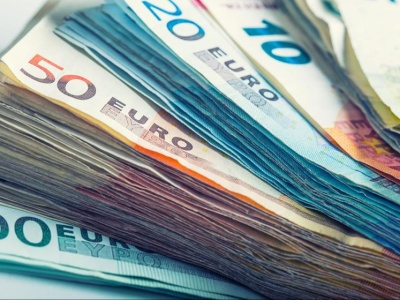 UE ma coraz większy problem z gotówką. Inwestycje w USA to „rodzaj zbiorowego samobójstwa”