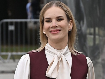 Pojawiła się i skupiła na sobie uwagę. Nawrocka przemówiła do Polaków