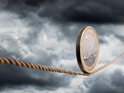 Kurs euro chodzi po linie w parze ze złotym. Może z rytmu wybije go decyzja RPP