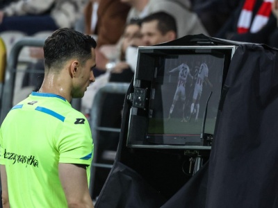 VAR oceni rzuty rożne i żółte kartki? Zmiana możliwa już na MŚ 2026