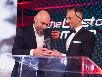 Podwójna korona dla elektrycznej Mazdy6e. Rodzinna funkcjonalność w pięknym opakowaniu doceniona