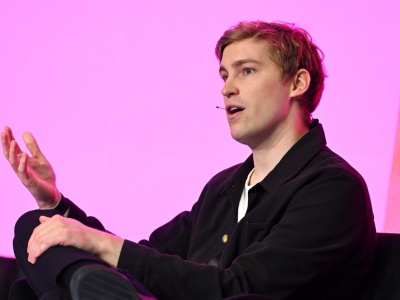 Twórca ElevenLabs na okładce amerykańskiego „Forbesa”. Jak maleńki polski startup stał się wartym miliardy dolarów głosem sztucznej inteligencji?