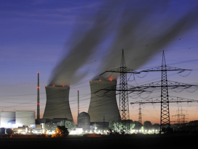 „Tak” dla elektrowni atomowych. Ale pomysł na ich finansowanie wymaga refleksji