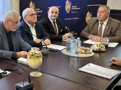 Powiat piotrkowski w pogotowiu. Posiedzenie sztabu kryzysowego po znalezieniu martwego dzika