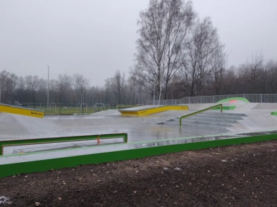 Przeszkody pomalowane. Drzewa zasadzone. Zbliża się koniec prac przy skateparku