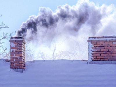 Dwa województwa zmieniają przepisy antysmogowe. Konkretne kominki, albo wysoka kara