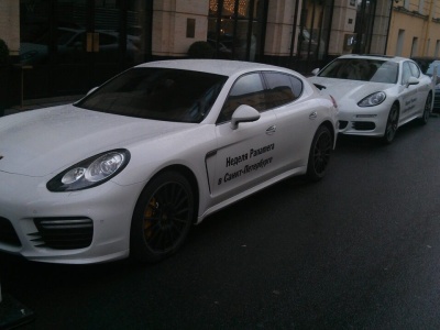 W rosji przestały działać Porsche. Spalinowe, ale kwestia software’owa. Embargo czy w końcu wzięto się za złodziei?