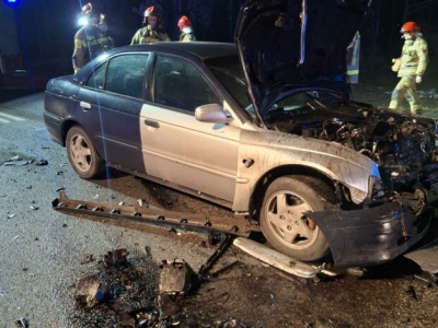 Zderzenie dwóch osobówek na DK91. Jedna osoba trafiła do szpitala