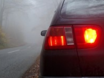 Uwaga kierowcy i nie tylko: Mgły i ślizgawica. Gdzie jest najgorzej?