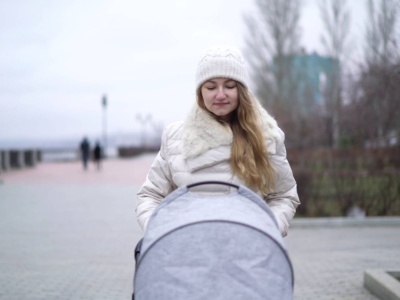 Nowy harmonogram wypłat 800 plus. 4 grupy rodziców dostaną pieniądze w innym terminie