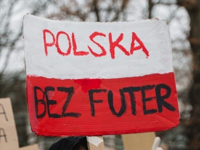 Nawrocki podpisał! Wprowadza zakaz hodowli zwierząt na futra!