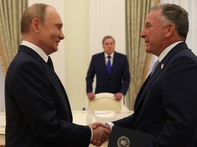 Cena ropy naftowej reaguje na doniesienia z Moskwy. Zmienia kierunek