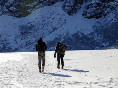 Nagranie z Morskiego Oka szokuje. Rodzice wchodzą z dziećmi na lód