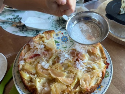 Cały dom pachnie jabłkami. Szarlotka Danuty Wałęsy smakuje lepiej niż ta z cukierni