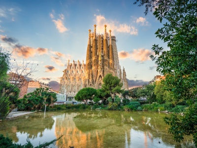 Walentynki w Barcelonie za 897 PLN ❤️ Loty z Warszawy i hotel 😎