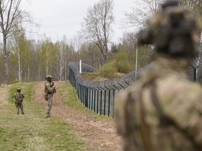 Pozostało jeszcze 6 kilometrów. Łotwa kończy budowę ogrodzenia na granicy z Rosją