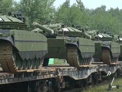 Ogromny transport najnowszych wozów bojowych BMP-3 w Rosji