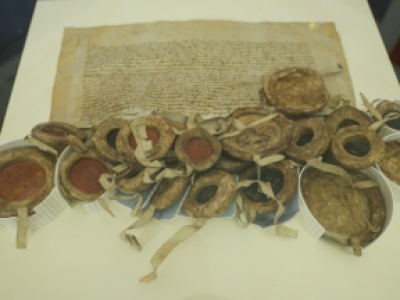 Polsko-krzyżackie archiwa i rzeźbiona głowa św. Jakuba Starszego wróciły do Polski