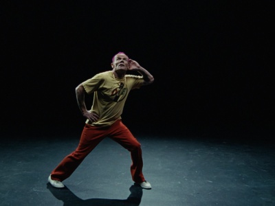 Flea gra na trąbce i basie. Nowy utwór „A Plea”