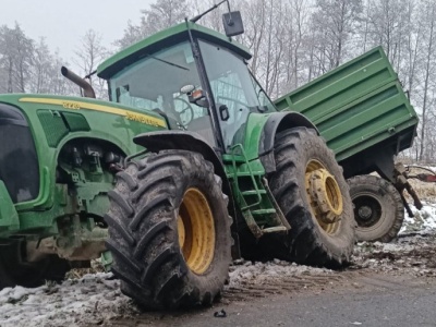 Groźna kolizja na Opolszczyźnie. Zderzenie traktora z samochodem