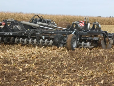 Nawet 30 t/ha resztek do zagospodarowania! Jak rolnik radzi sobie ze ścierniskiem po kukurydzy?