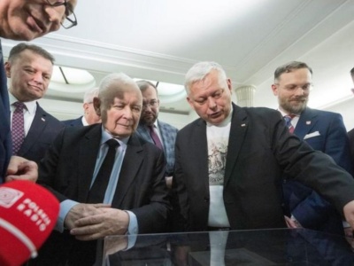 Suski ma wystawę swoich prac w Sejmie. Zachwycał się nawet Kaczyński