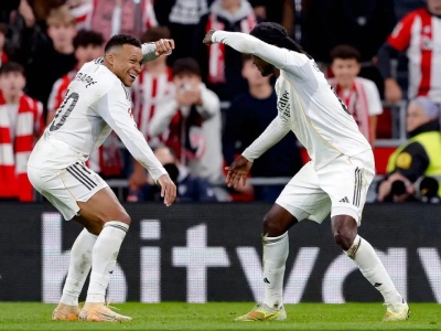 Real Madryt goni FC Barcelonę. Dublet Kyliana Mbappe w La Liga