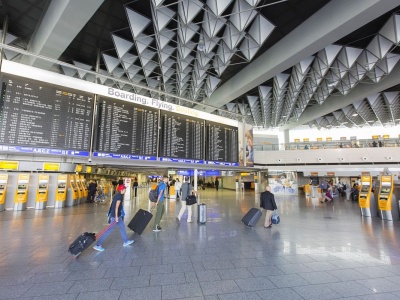 Debata o obniżce podatku lotniczego - branża chwali, politycy krytykują