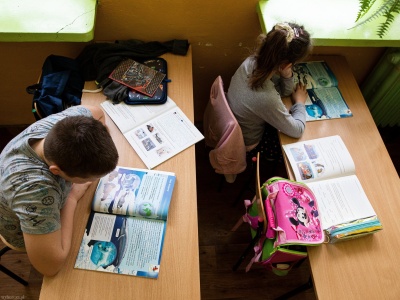 Przerwa świąteczna 2025. Uczniowie mają powód do radości. W niektórych placówkach potrwa dwa tygodnie