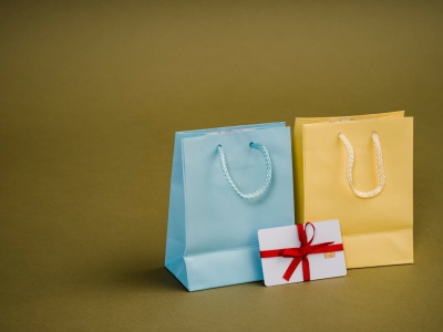 Kupiłeś prezent w sieci? Uważaj, zanim zerwiesz folię, bo tego towaru sklep nie przyjmie z powrotem