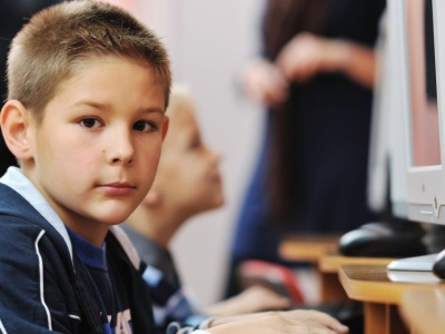 MEN wprowadza AI do szkół. Przedstawia plan, który zmieni lekcje w każdej szkole