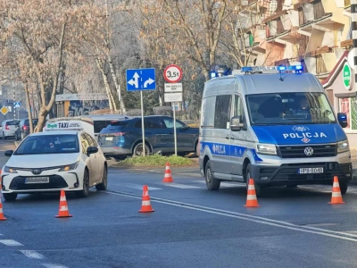 Potrącenie pieszego na pasach. Kierowca Bolta nie zauważył przechodnia