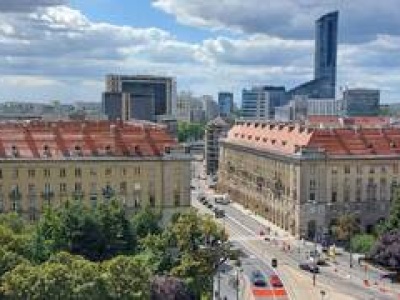 Turyści przyjeżdżają do Wrocławia głównie samochodem. Wiedzę o mieście czerpią z od znajomych i z Internetu