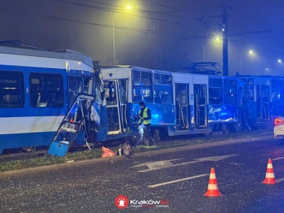 Zderzenie tramwajów w Krakowie. Dwie osoby ciężko ranne