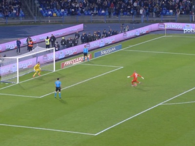 Zawstydził Lewandowskiego. Bramkarz pokazał, jak strzelać karne