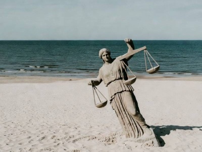 Biznesmen z Darłowa chciał odzyskać prawo jazdy. Policja mu go nie oddała, mimo wyroku