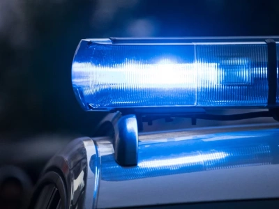 Dramatyczny wypadek w sąsiedniej gminie. Kierowca spłonął w aucie po uderzeniu w drzewo