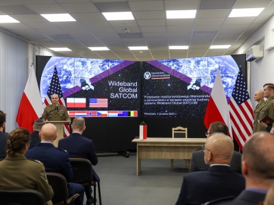 Memorandum dotyczące wojskowego systemu łączności satelitarnej Wideband Global SATCOM