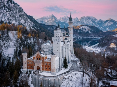 TOP 7 najbardziej ikonicznych budynków Europy, które warto zobaczyć zimą 2025