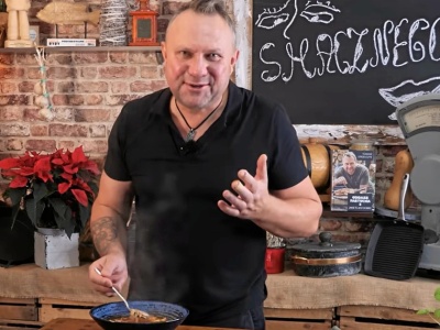 Takich flaków jeszcze nie jedliście. Strzelczyk wymyślił prawdziwe arcydzieło. 