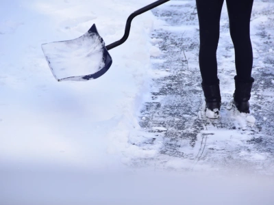 Anomalia pogodowa pokazała, że mogliśmy przedwcześnie odejść od soli na chodnikach