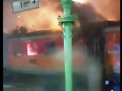 PILNE: Pożar składu pociągu na dworcu w Nowym Sączu – trwają działania służb